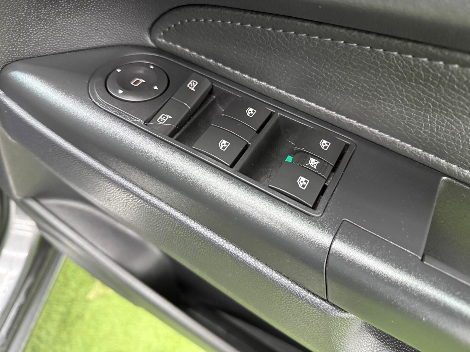 Used Vauxhall Zafira 2010 for sale - 77097445: Photo 44