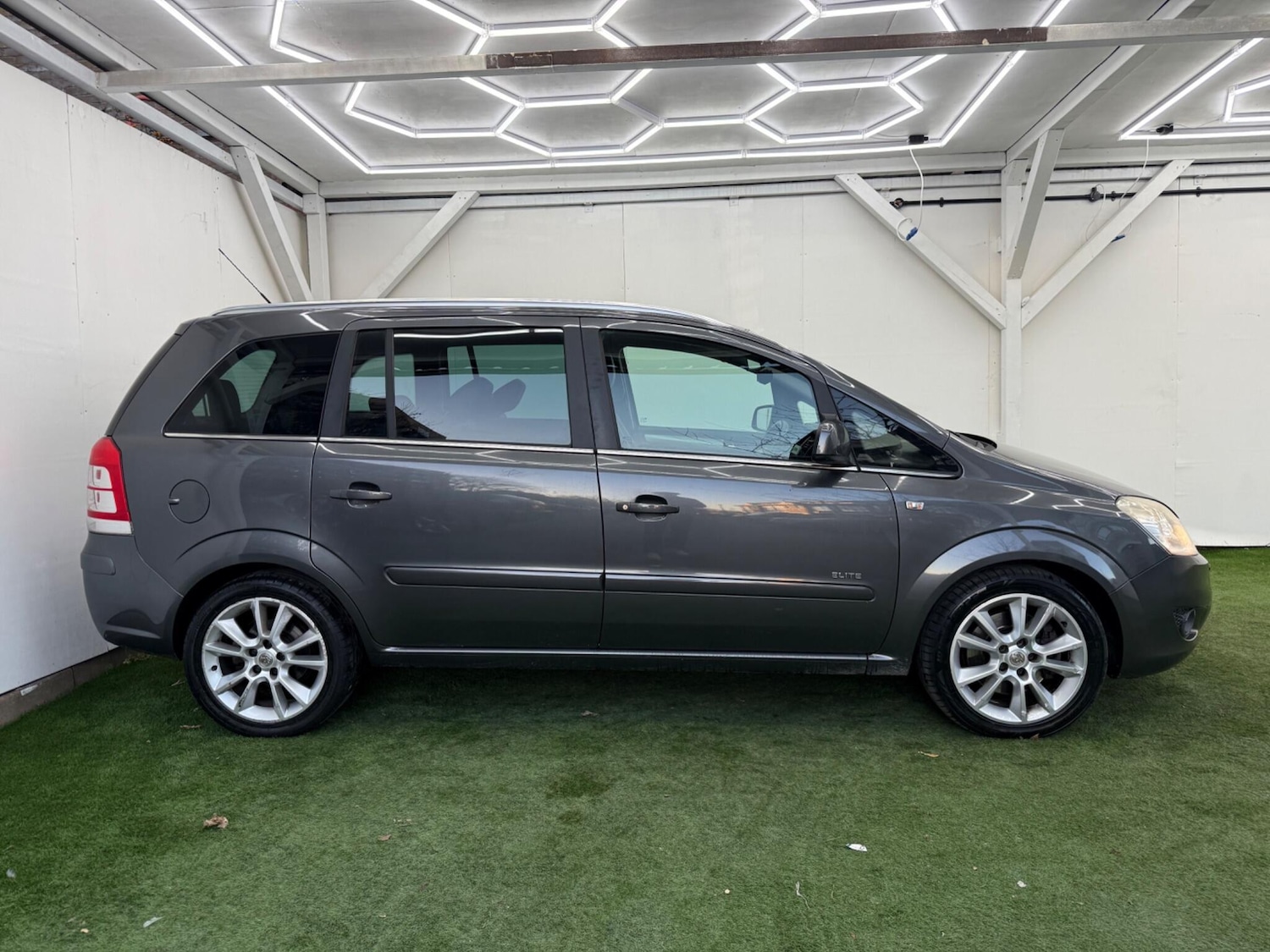 Used Vauxhall Zafira 2010 for sale - 77097445: Photo 5
