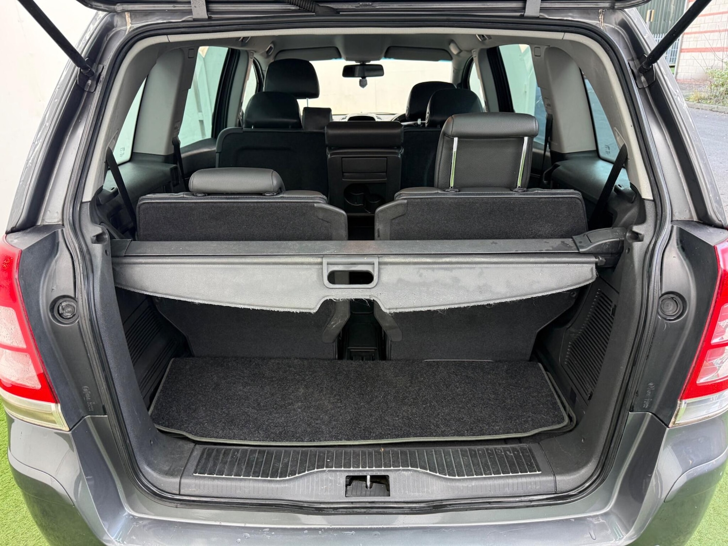 Used Vauxhall Zafira 2010 for sale - 77097445: Photo 8