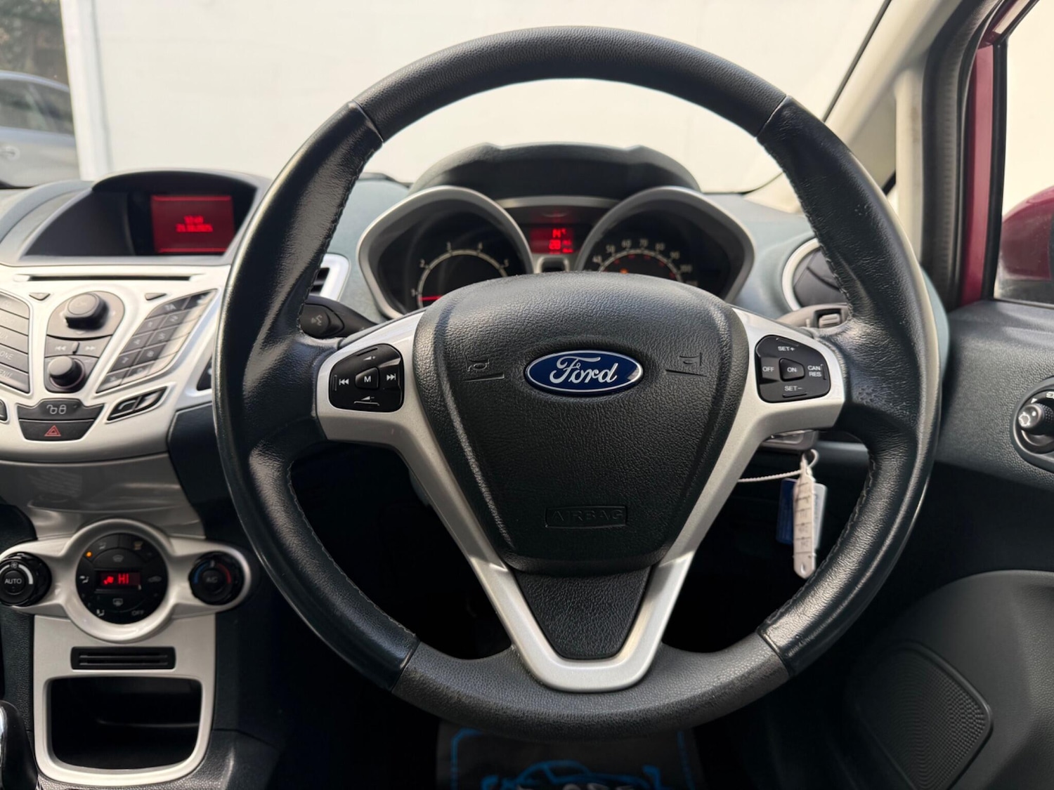 Used Ford Fiesta 2010 for sale - 76337549: Photo 29