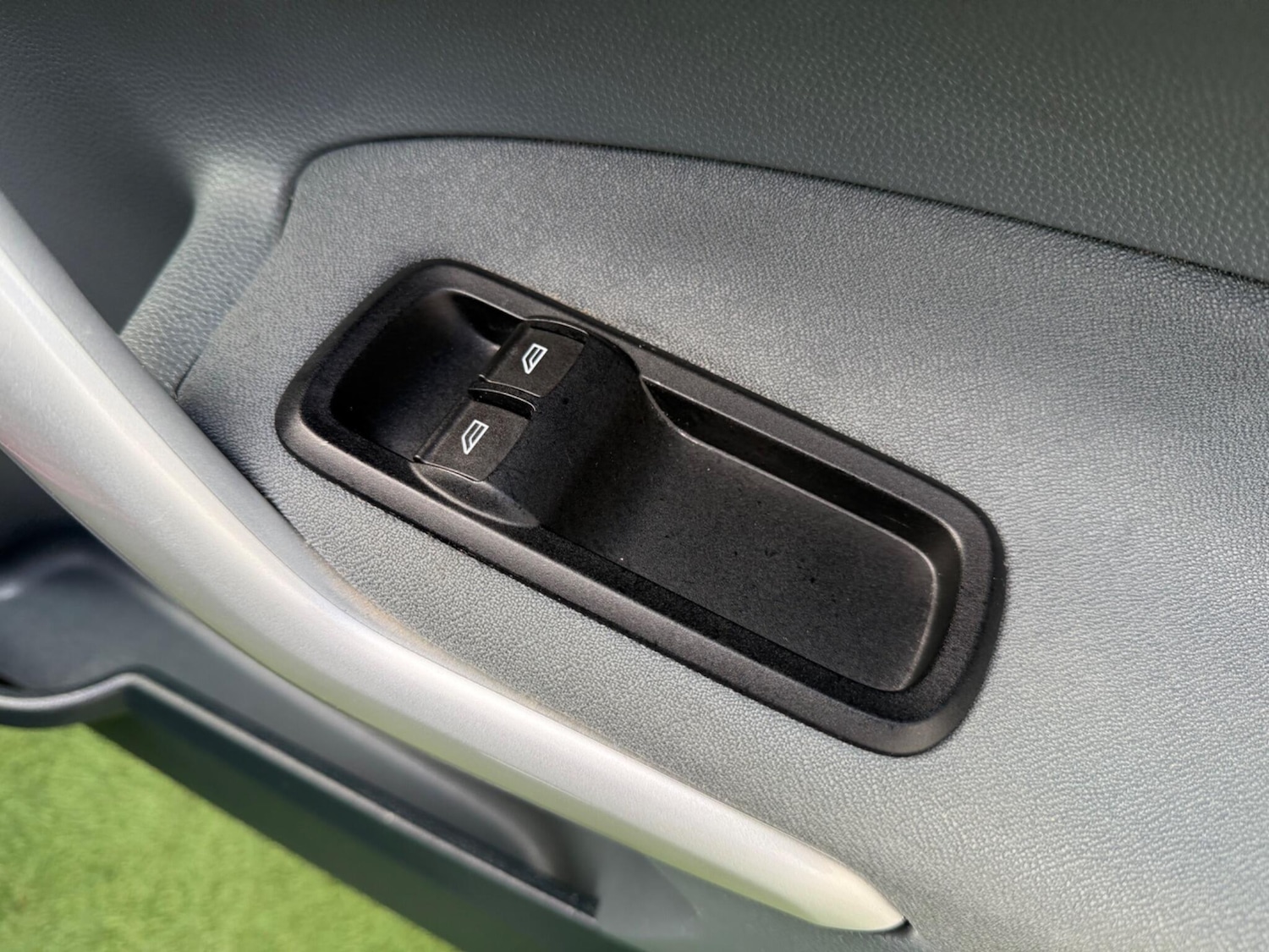Used Ford Fiesta 2010 for sale - 76337549: Photo 37