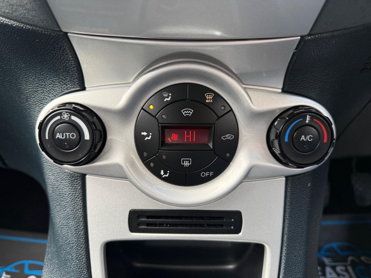 Used Ford Fiesta 2010 for sale - 76337549: Photo 47
