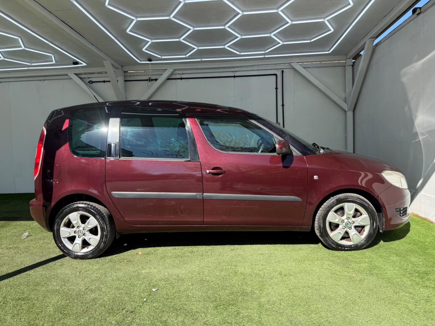 Used Skoda Roomster 2010 for sale - 78157273: Photo 2