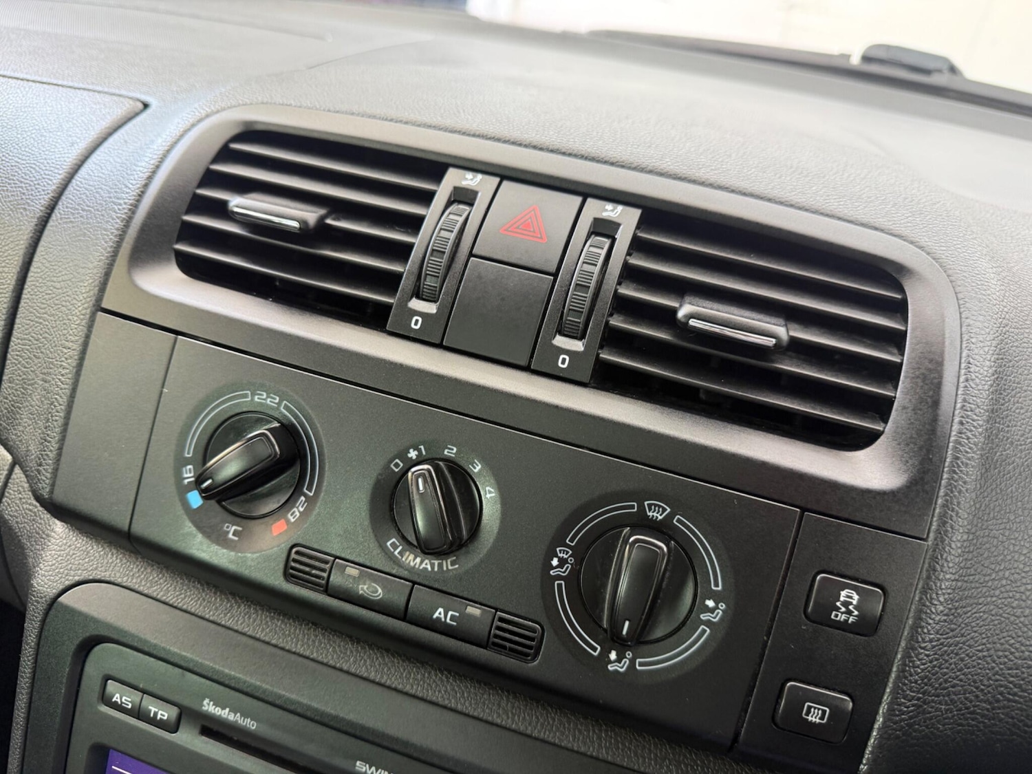 Used Skoda Roomster 2010 for sale - 78157273: Photo 40