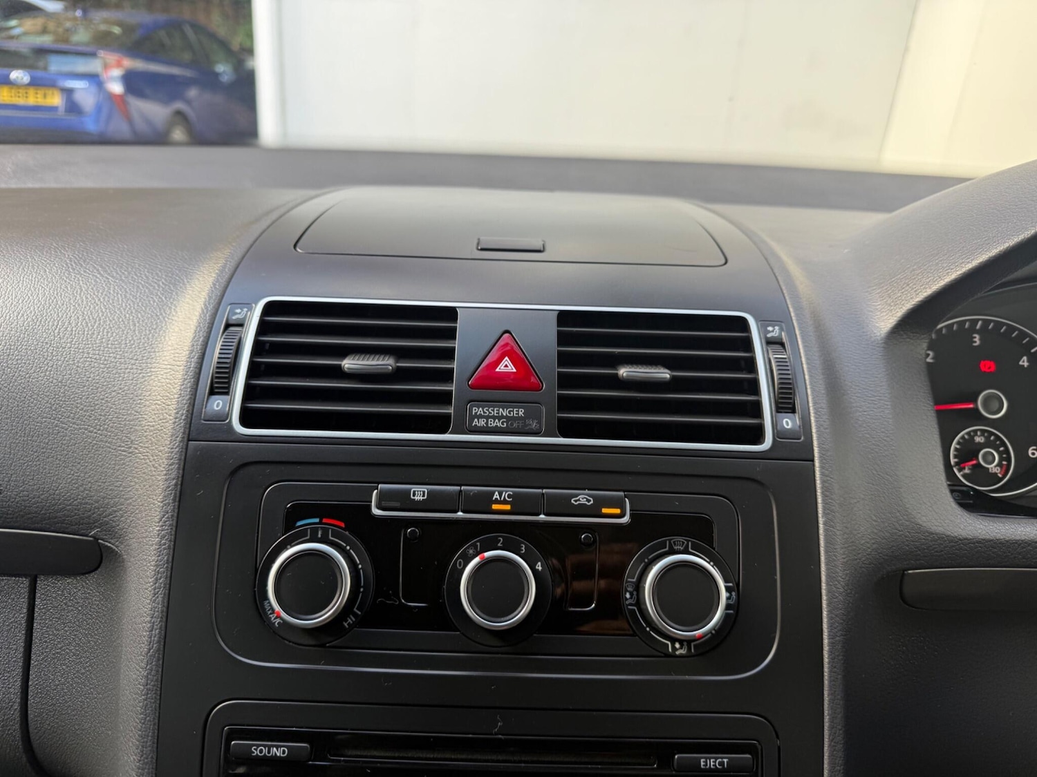 Used Volkswagen Touran 2015 for sale - 76377959: Photo 32