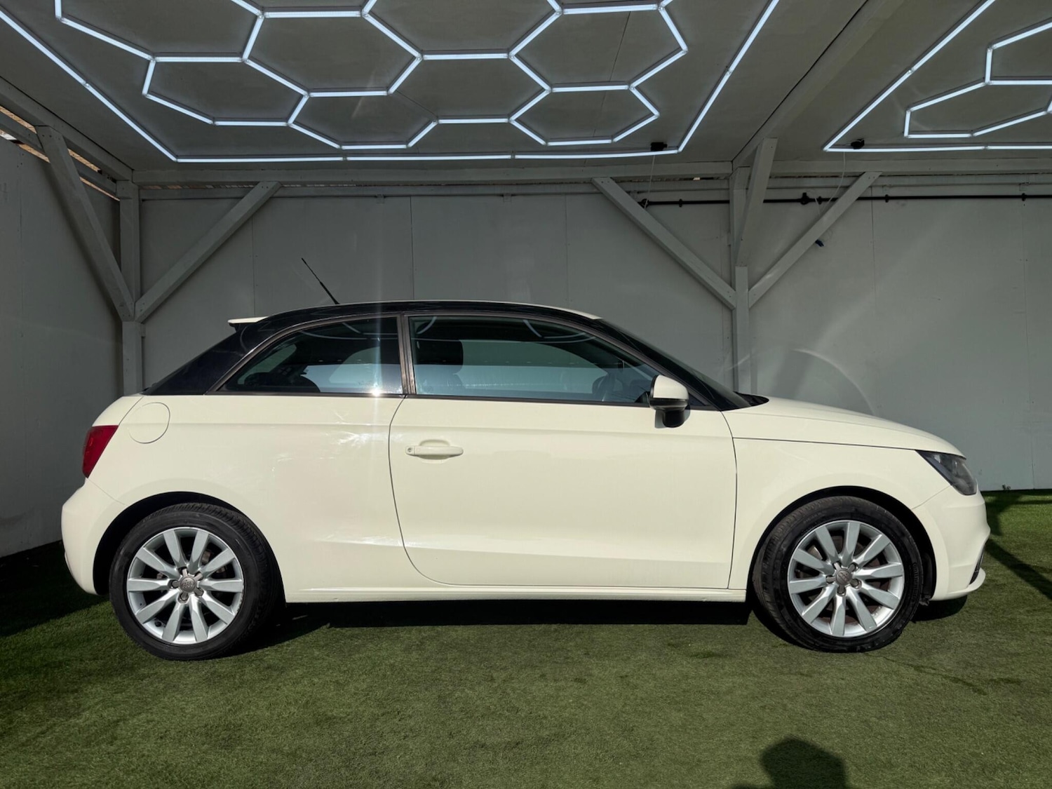 Used Audi A1 for sale - 77753413: Photo 2