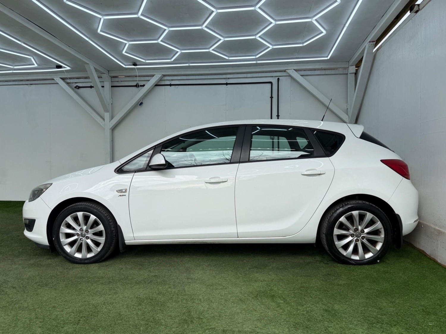 Used Vauxhall Astra 2012 for sale - 77823878: Photo 10