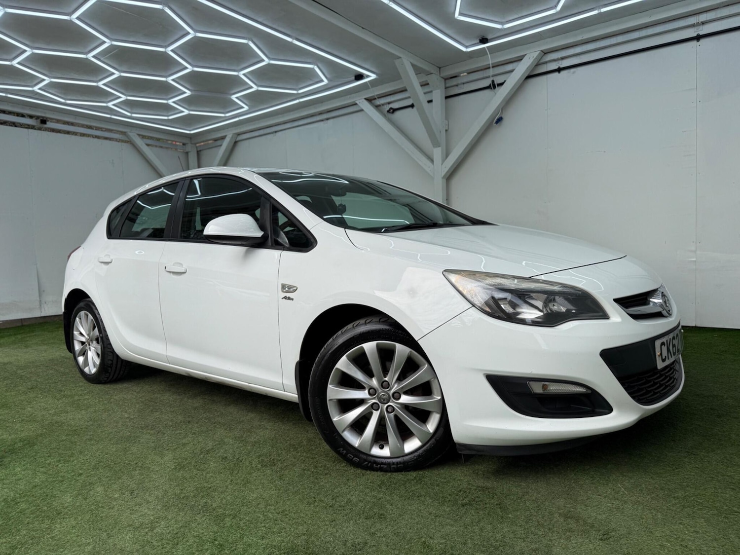 Used Vauxhall Astra 2012 for sale - 77823878: Photo 4