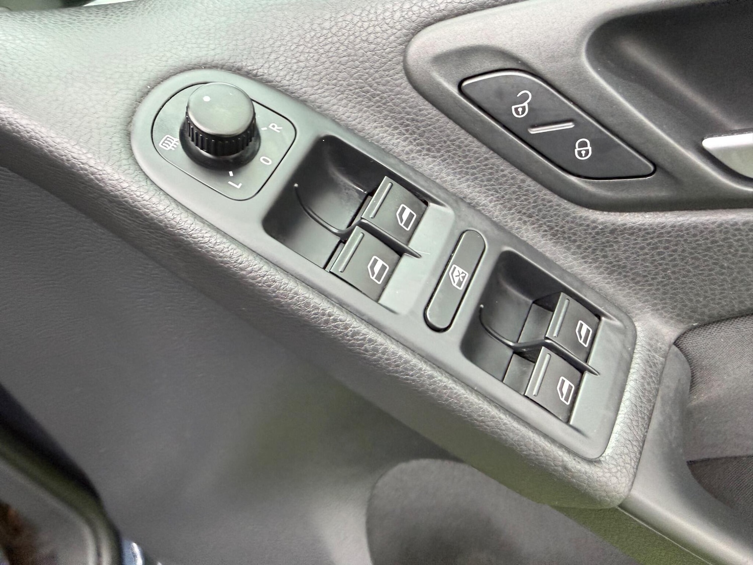 Used Volkswagen Golf 2011 for sale - 77783601: Photo 40