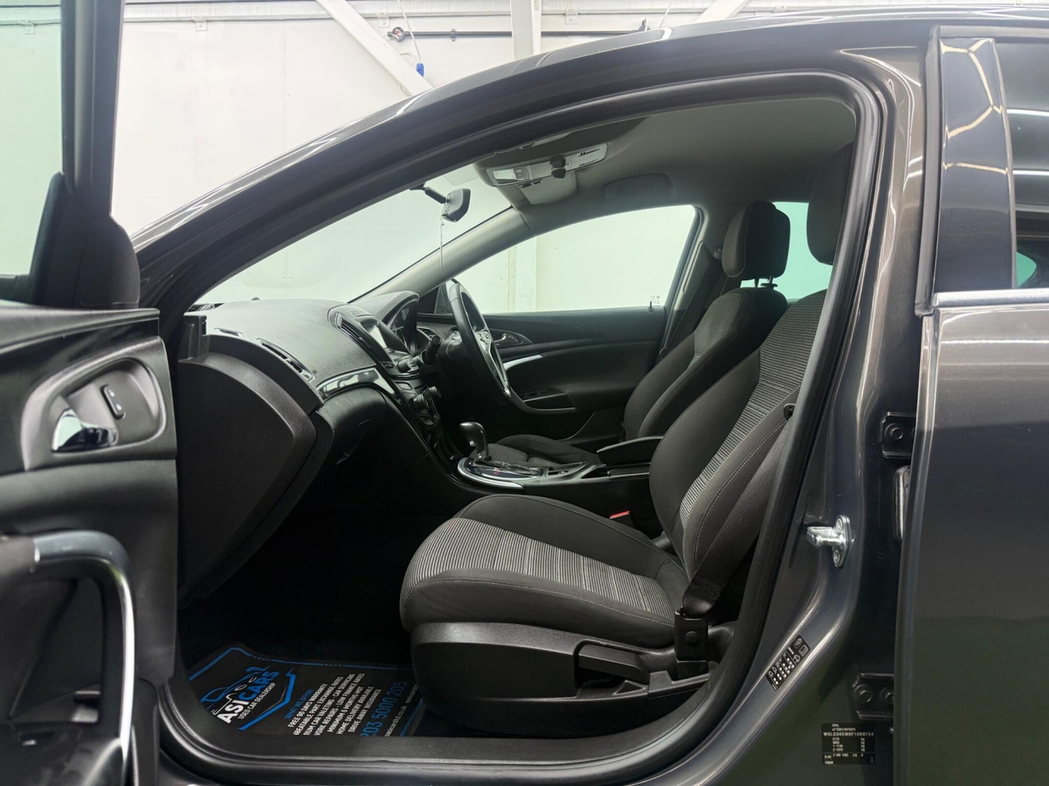 Used Vauxhall Insignia 2015 for sale - 77320881: Photo 24