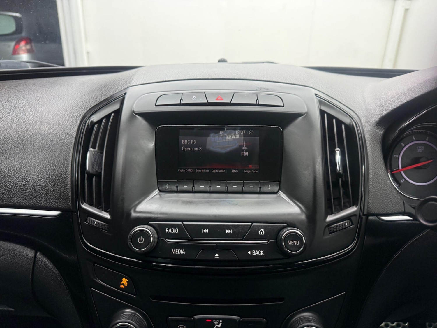 Used Vauxhall Insignia 2015 for sale - 77320881: Photo 28