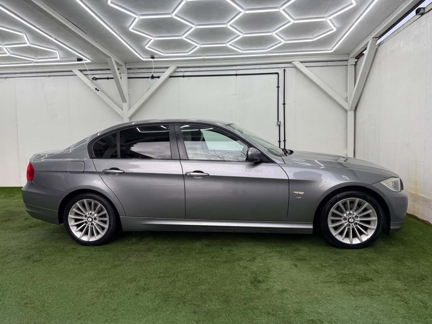 Used BMW 3 Series 2009 for sale - 77549684: Photo 2