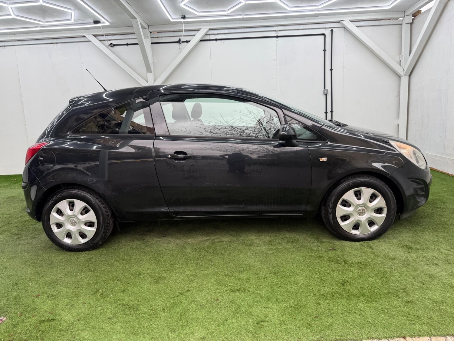 Used Vauxhall Corsa 2012 for sale - 78048109: Photo 2