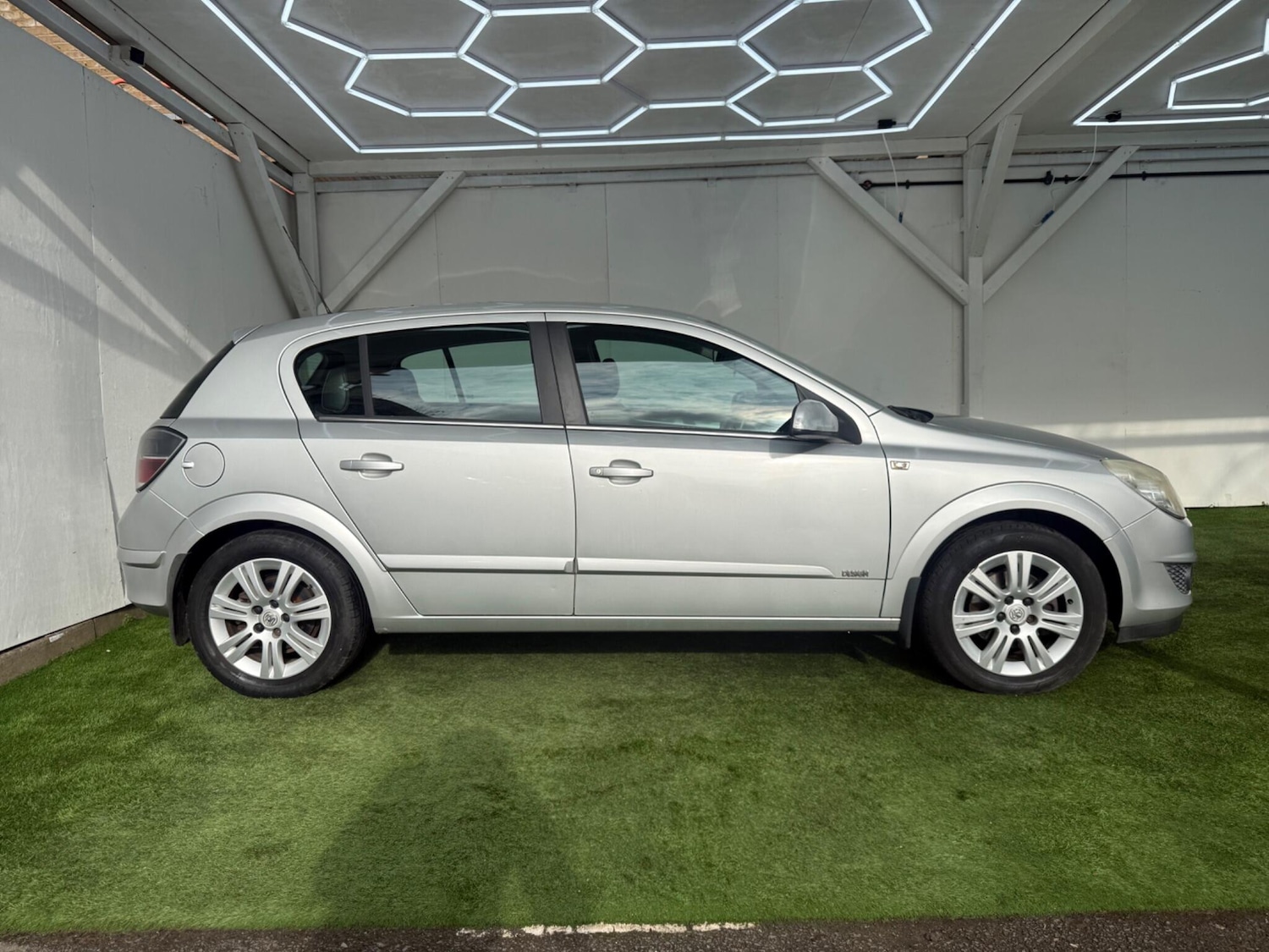 Used Vauxhall Astra for sale - 77495891: Photo 2