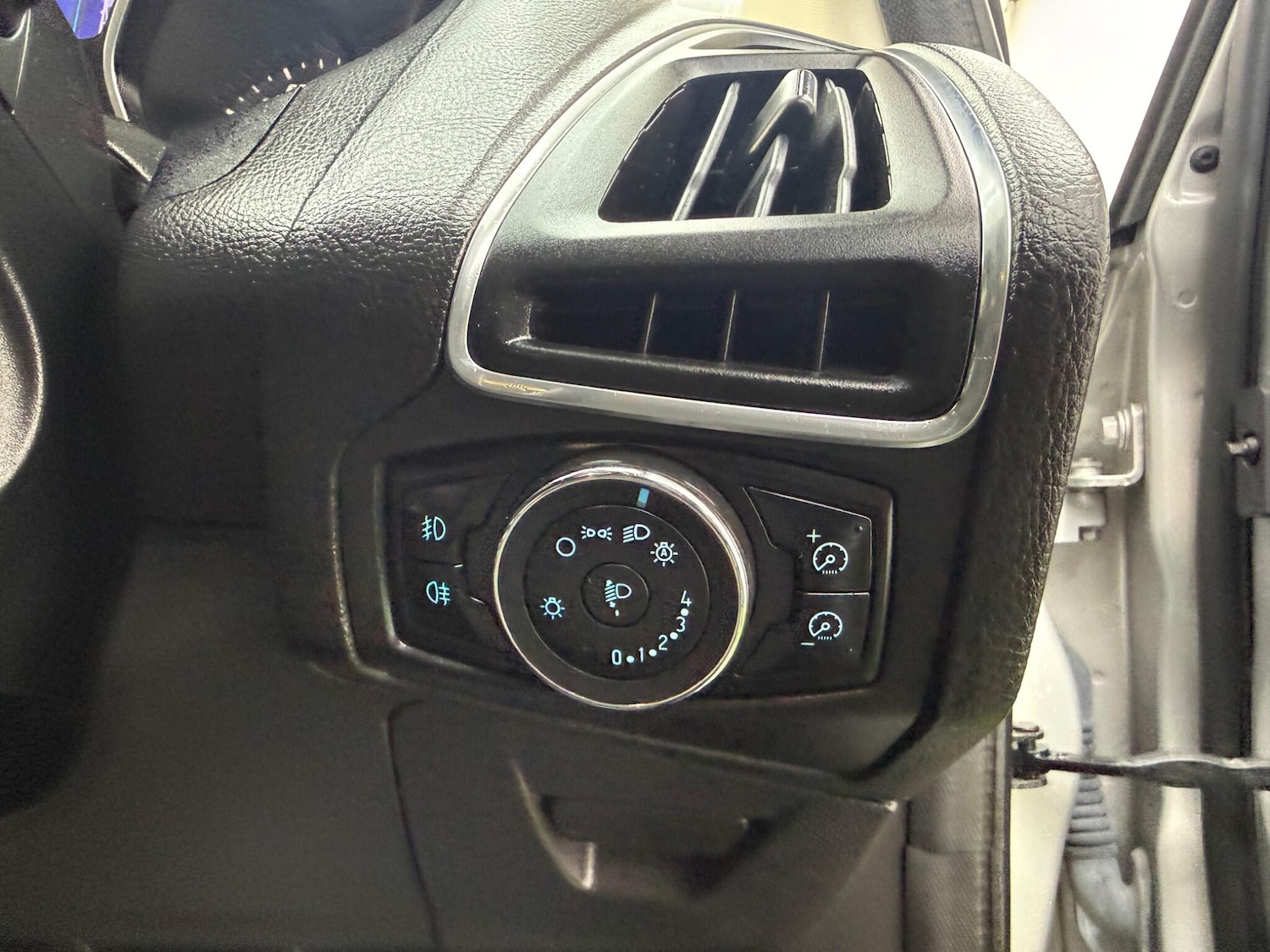 Used Ford Focus 2012 for sale - 77082083: Photo 42