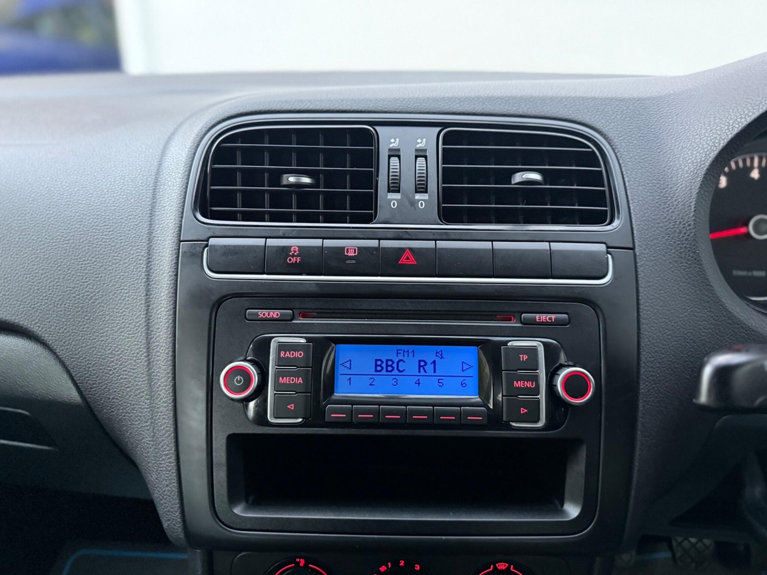 Used Volkswagen Polo 2011 for sale - 76377497: Photo 29