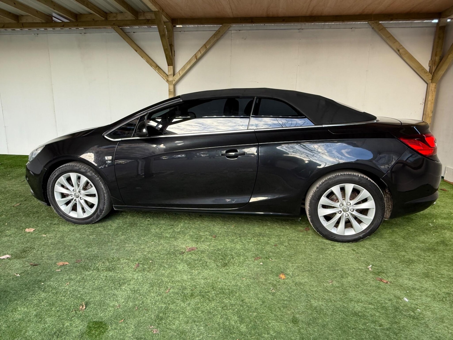 Used Vauxhall Cascada 2015 for sale - 76689792: Photo 10