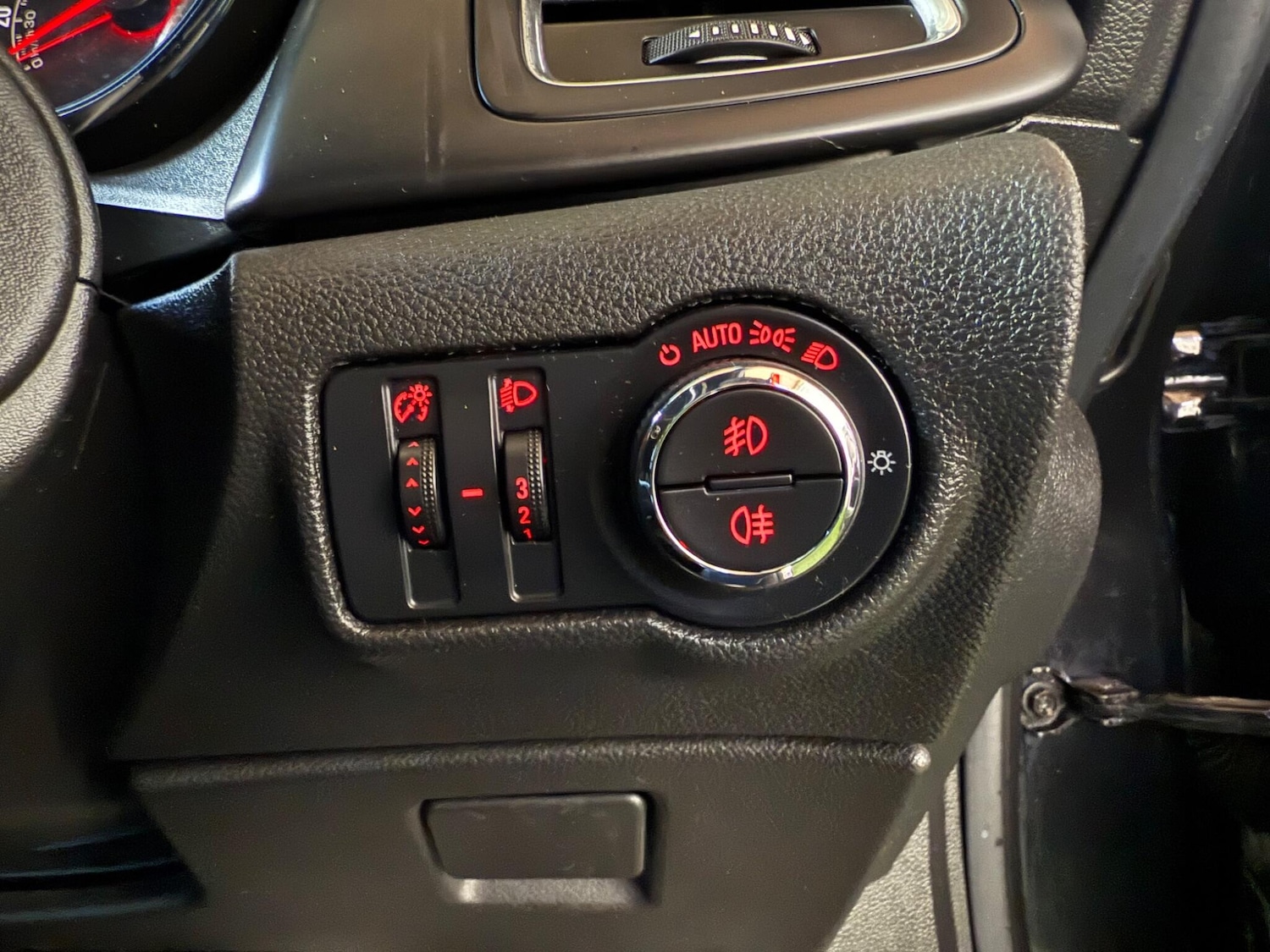 Used Vauxhall Cascada 2015 for sale - 76689792: Photo 42