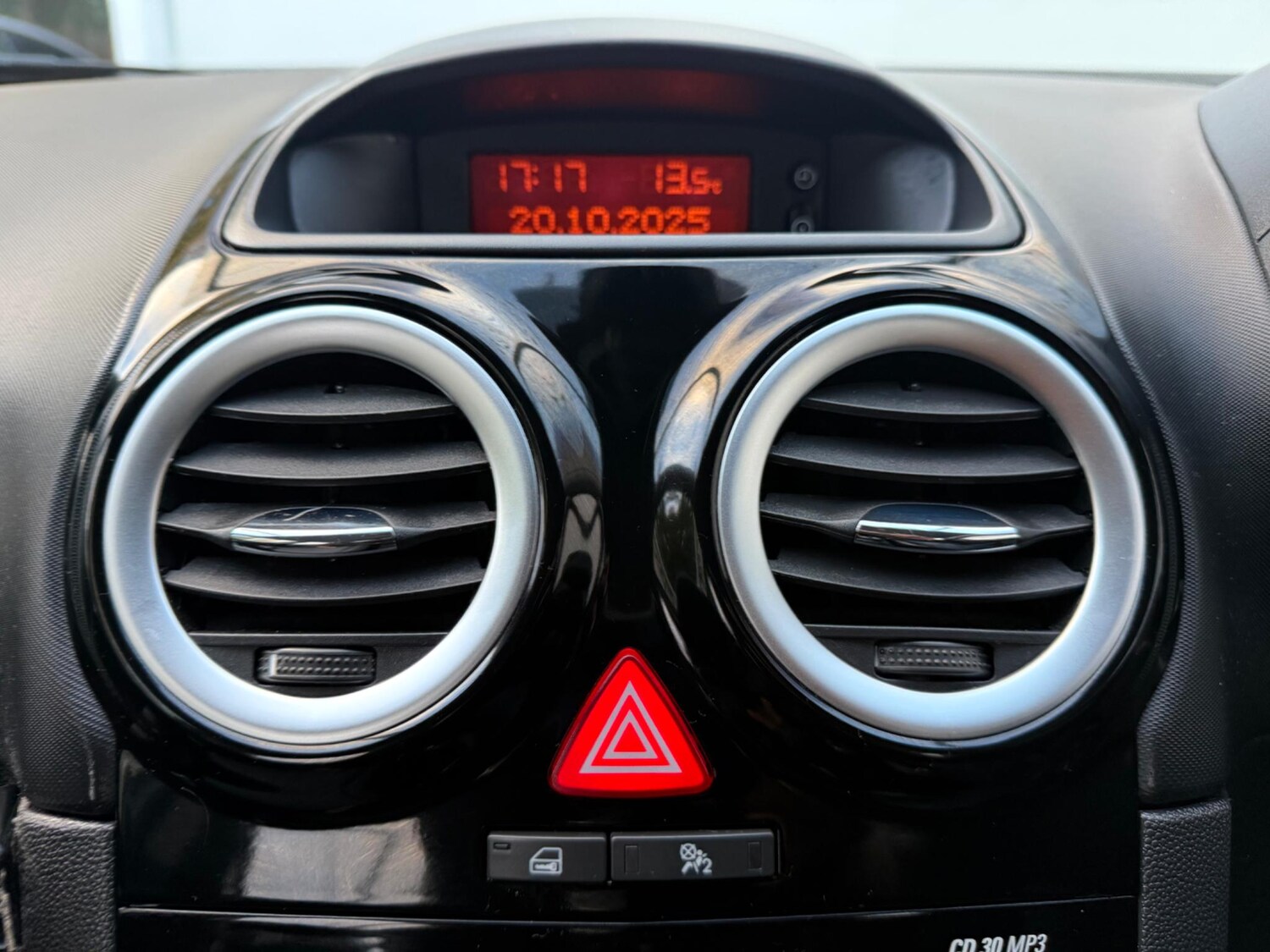 Used Vauxhall Corsa 2007 for sale - 76326371: Photo 44