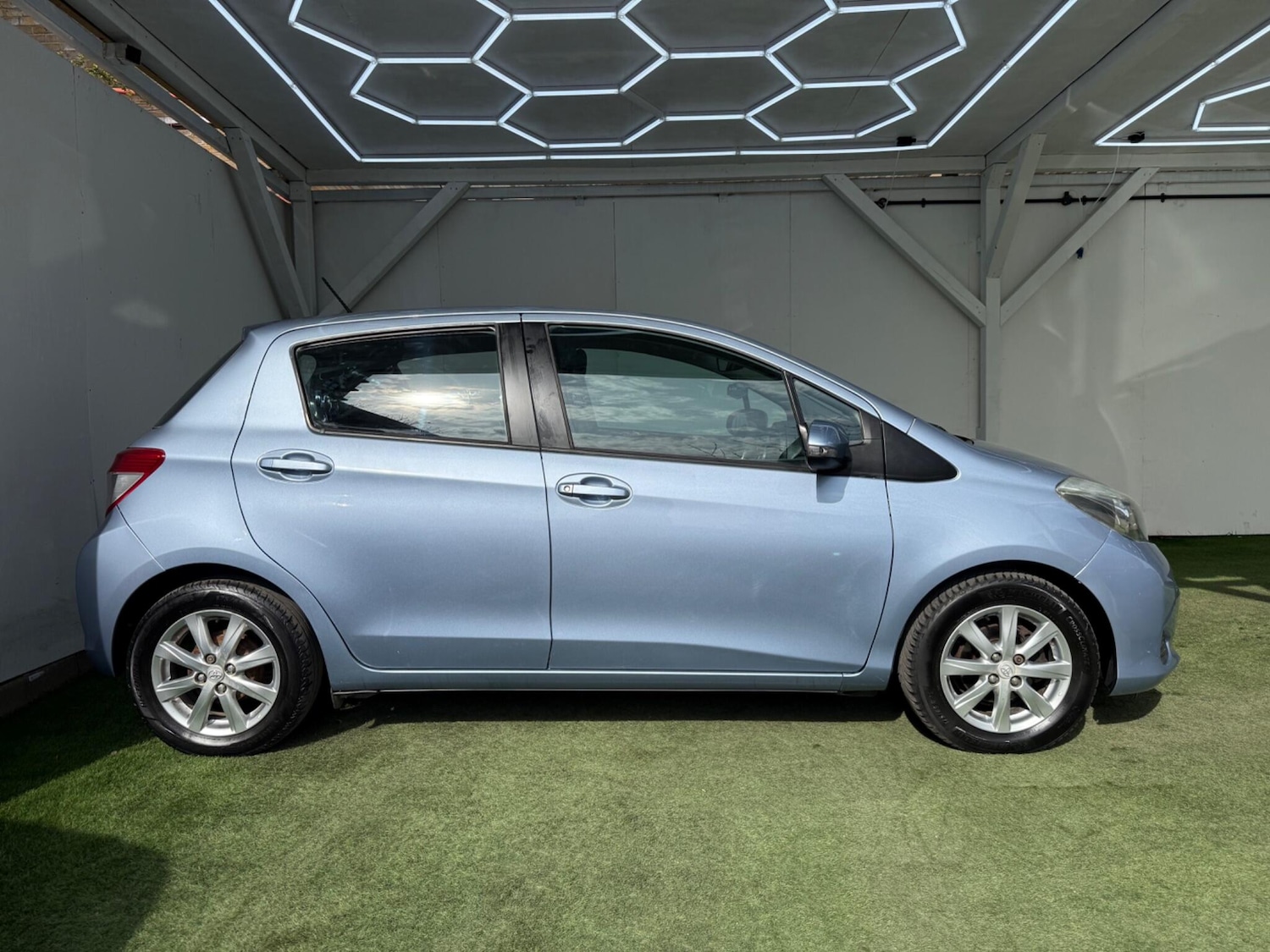 Used Toyota Yaris 2011 for sale - 77978280: Photo 2