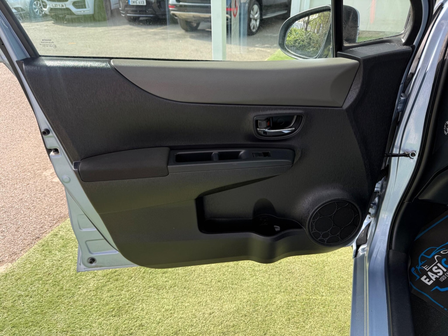 Used Toyota Yaris 2011 for sale - 77978280: Photo 27