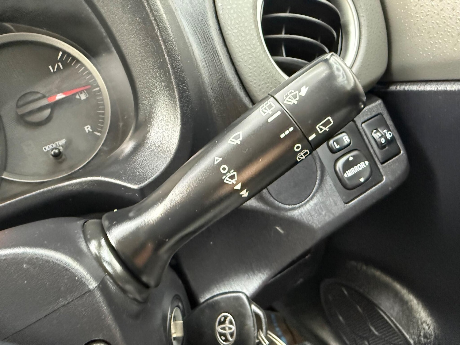 Used Toyota Yaris 2011 for sale - 77978280: Photo 37