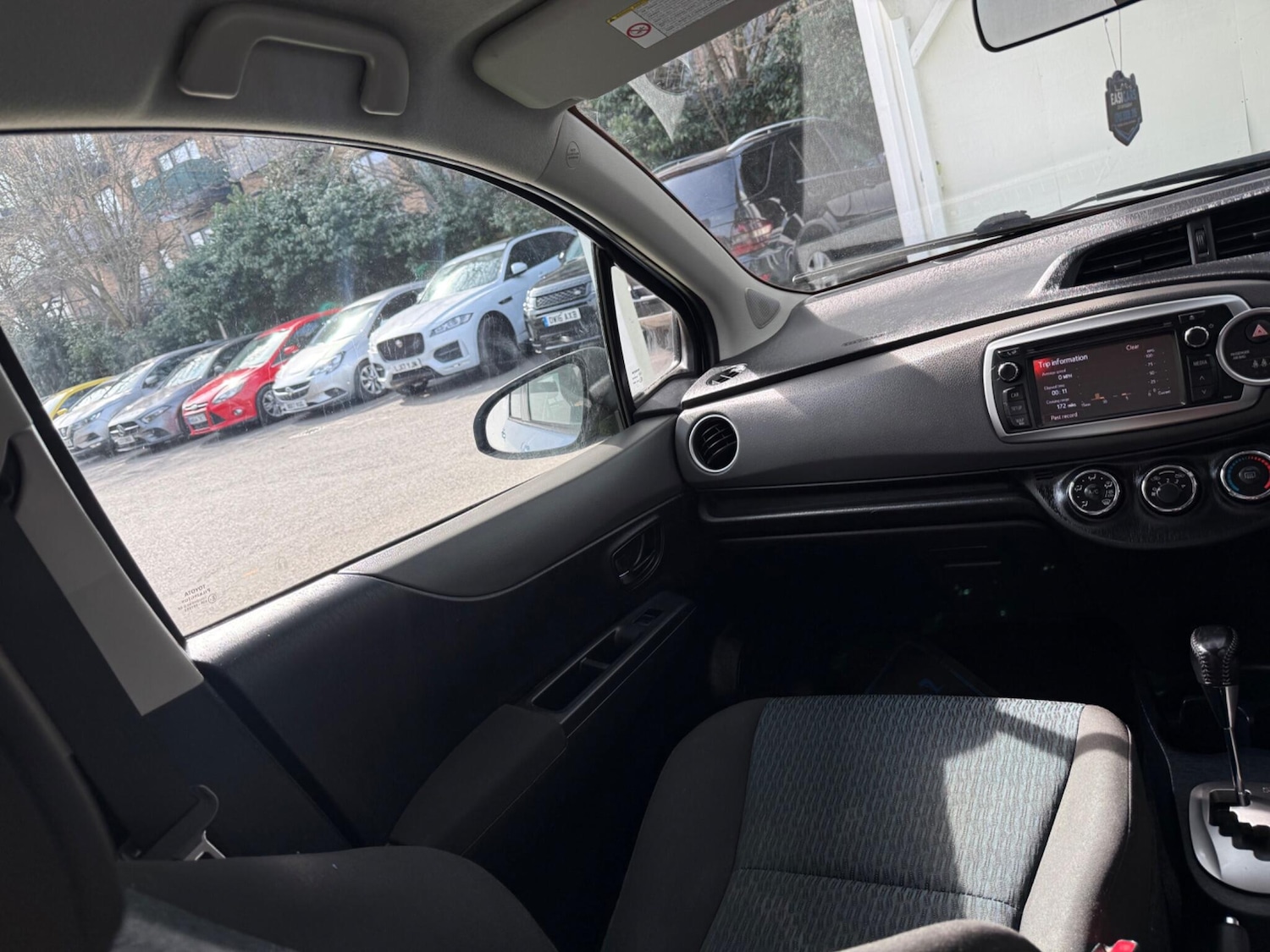 Used Toyota Yaris 2011 for sale - 77978280: Photo 38