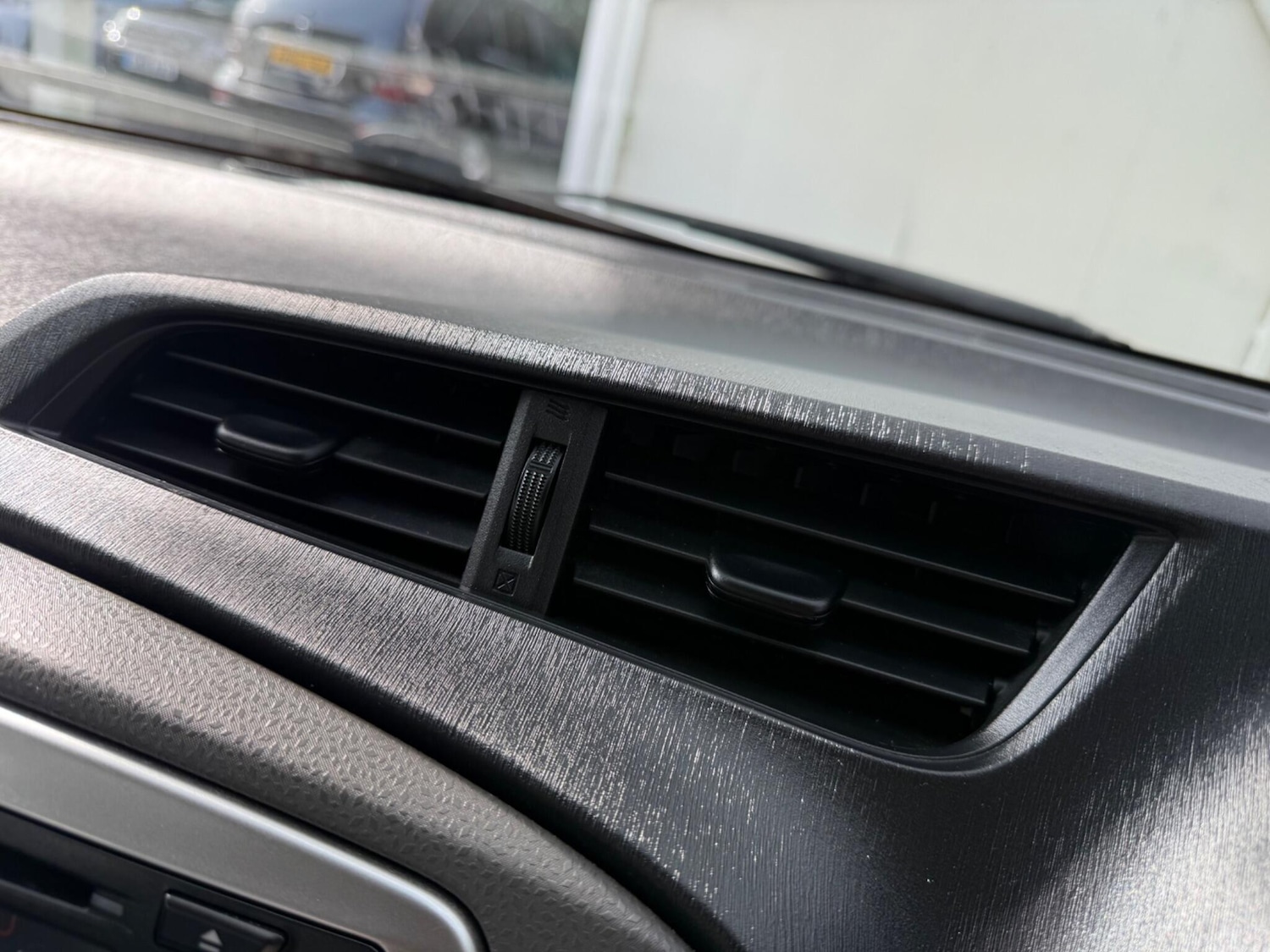 Used Toyota Yaris 2011 for sale - 77978280: Photo 43