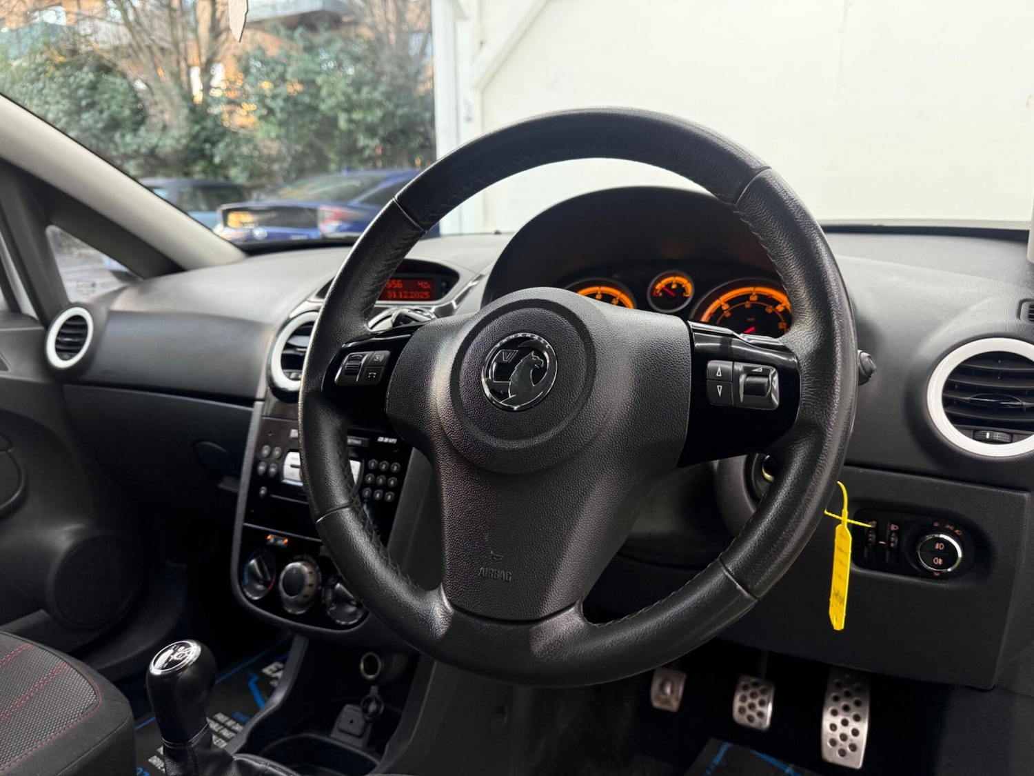 Used Vauxhall Corsa 2011 for sale - 77084487: Photo 2