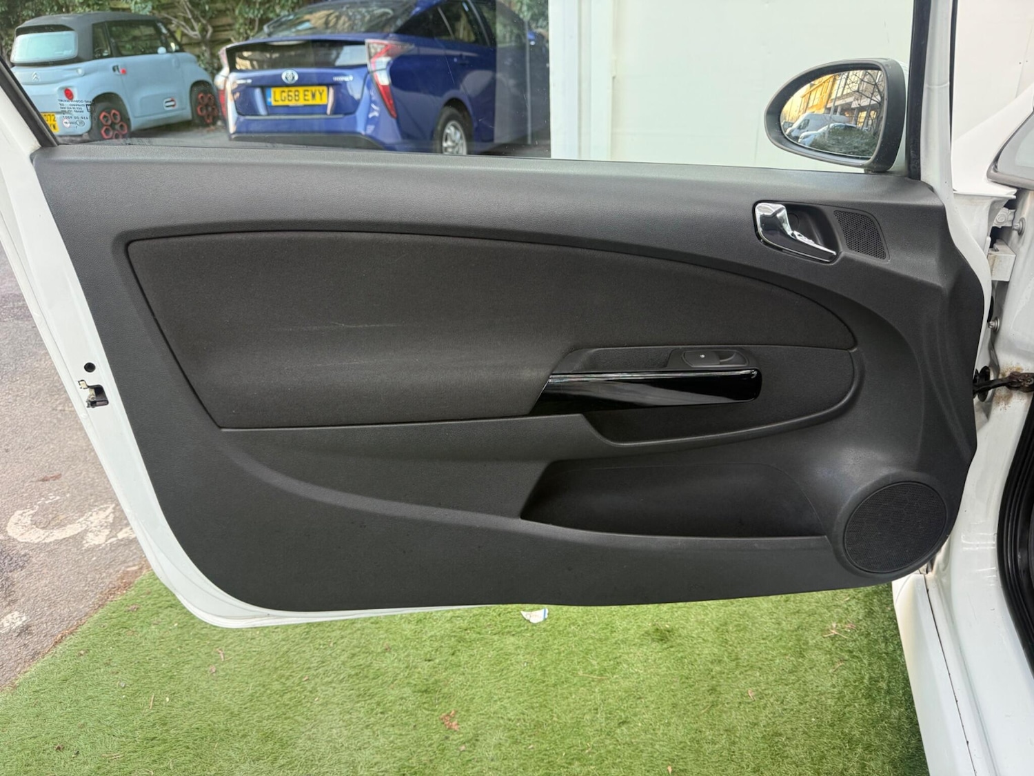 Used Vauxhall Corsa 2011 for sale - 77084487: Photo 24