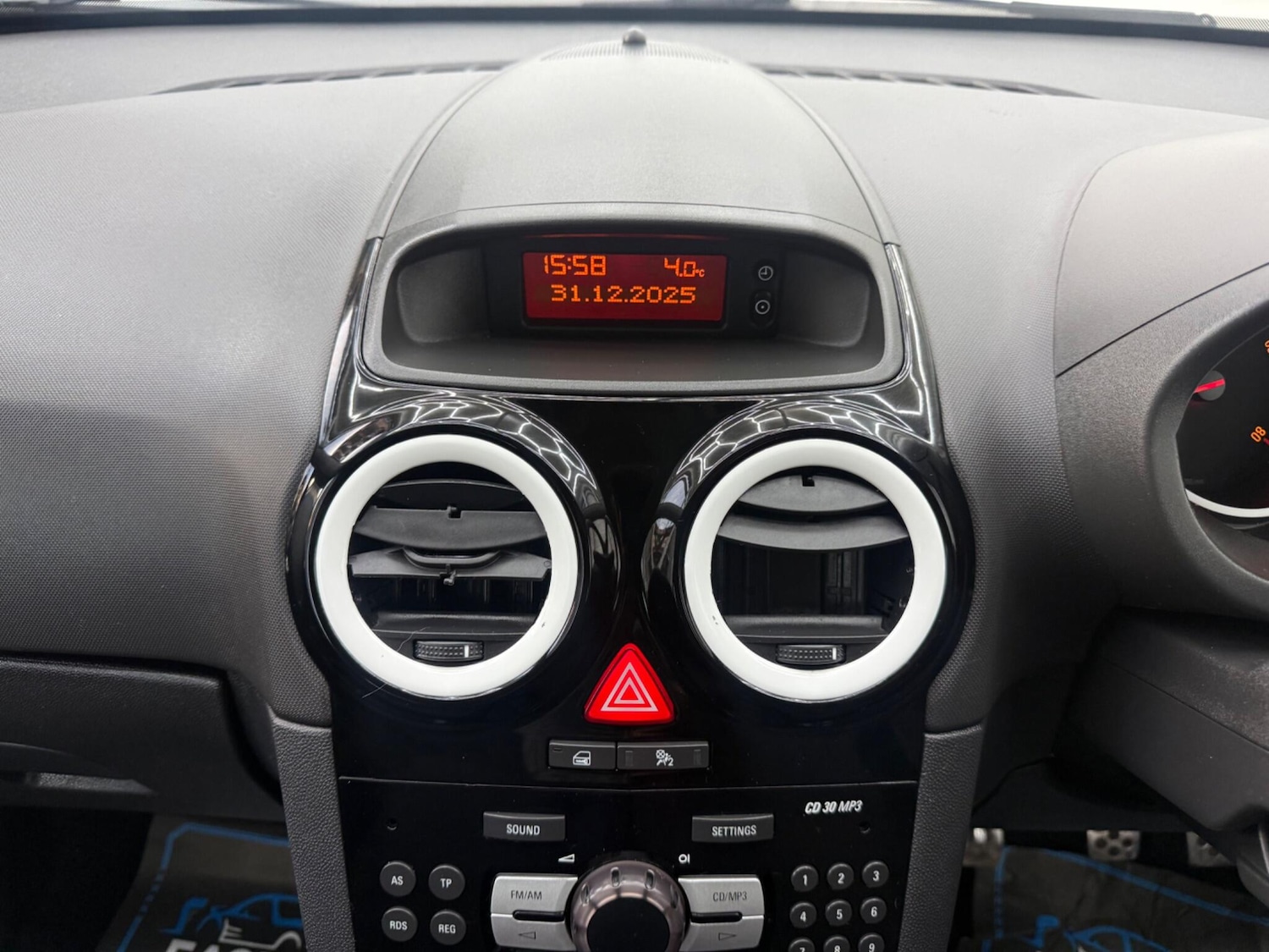 Used Vauxhall Corsa 2011 for sale - 77084487: Photo 26