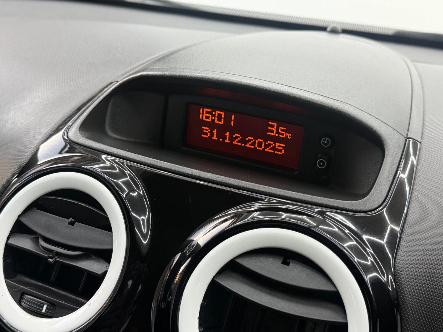 Used Vauxhall Corsa 2011 for sale - 77084487: Photo 40