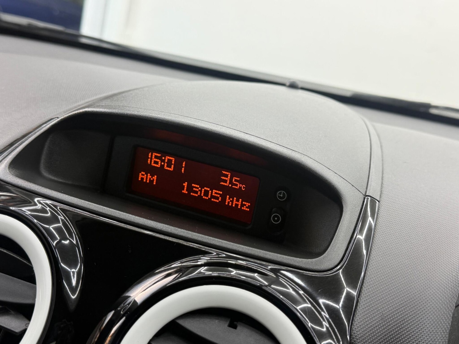 Used Vauxhall Corsa 2011 for sale - 77084487: Photo 41