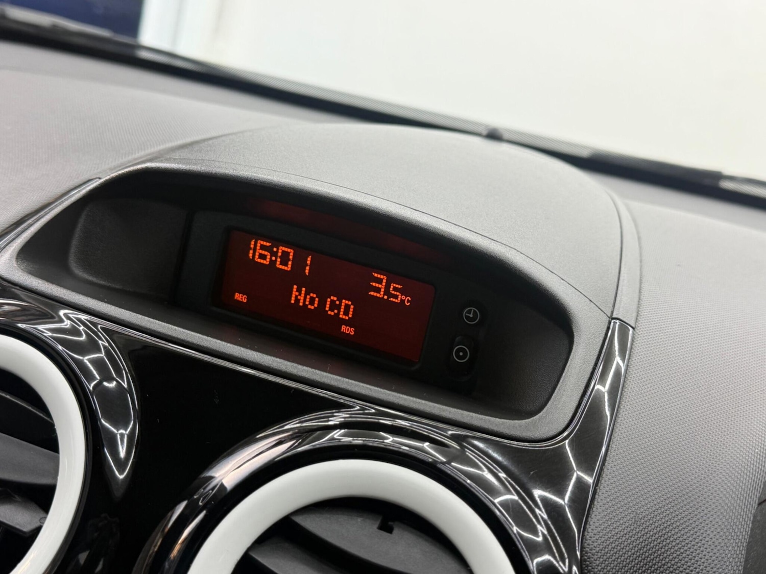 Used Vauxhall Corsa 2011 for sale - 77084487: Photo 42