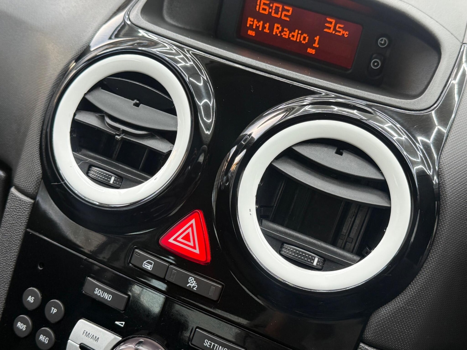 Used Vauxhall Corsa 2011 for sale - 77084487: Photo 43