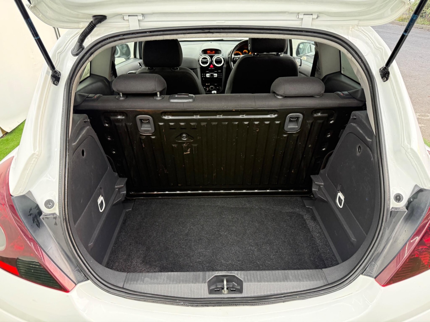 Used Vauxhall Corsa 2011 for sale - 77084487: Photo 8