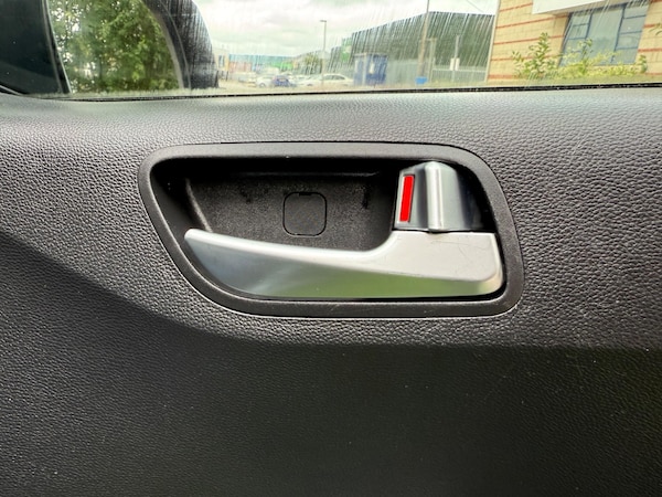 Used Hyundai i10 2014 for sale - 76259993: Photo 40