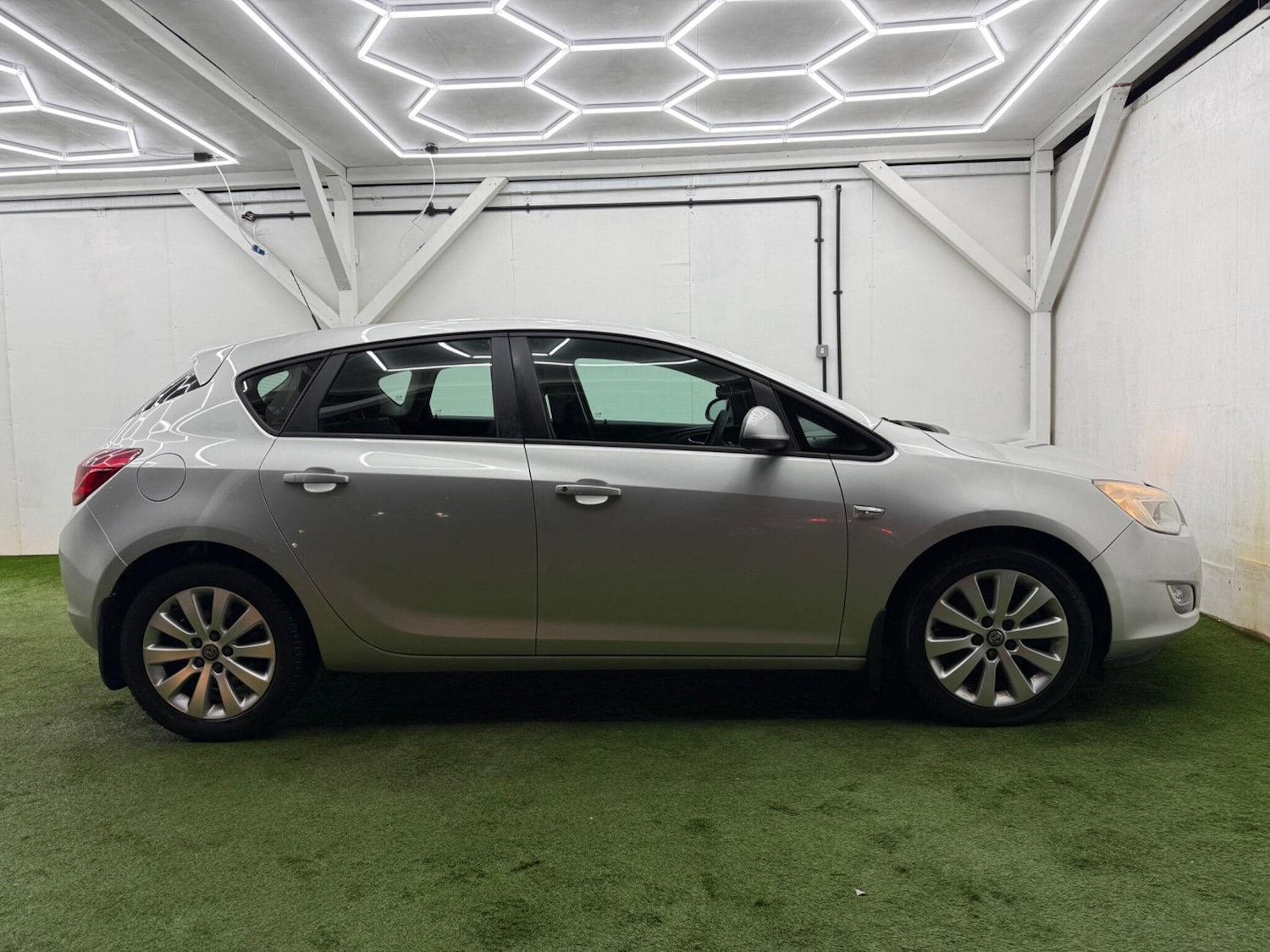 Used Vauxhall Astra for sale - 77496121: Photo 5