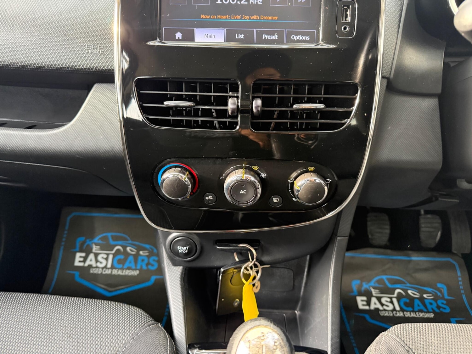 Used Renault Clio 2013 for sale - 77084426: Photo 30