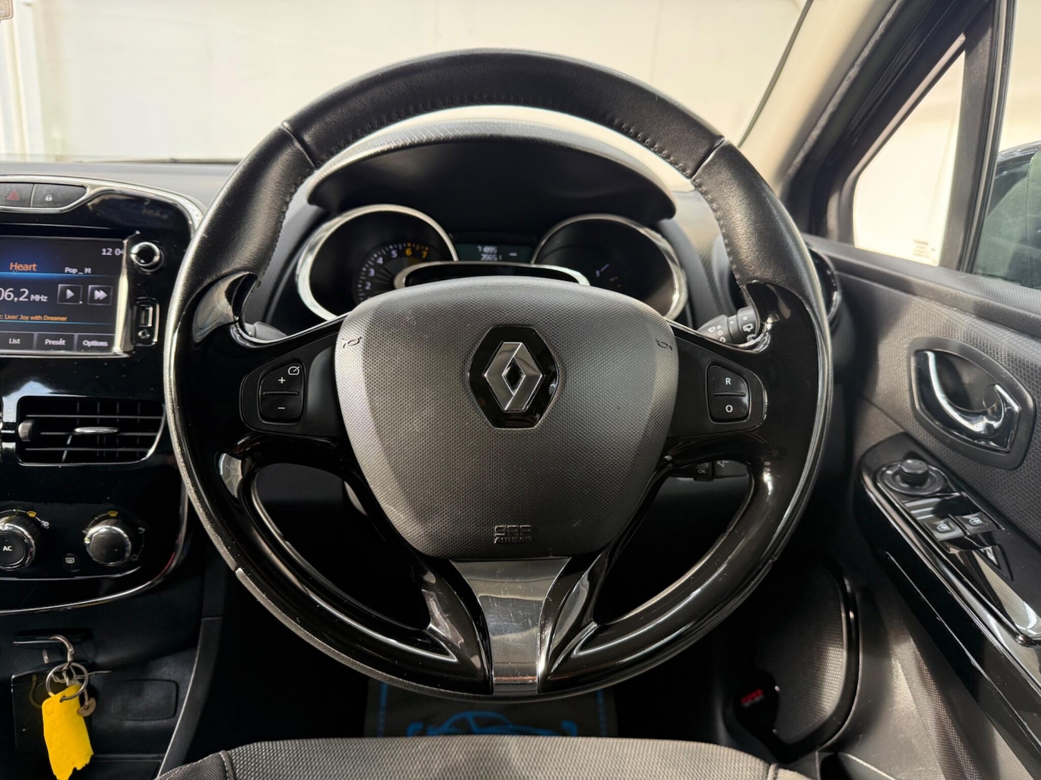 Used Renault Clio 2013 for sale - 77084426: Photo 32