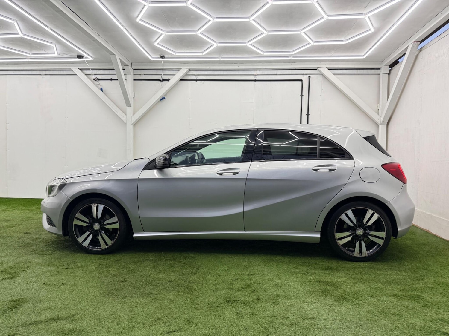 Used Mercedes-Benz A-Class 2014 for sale - 77305970: Photo 10