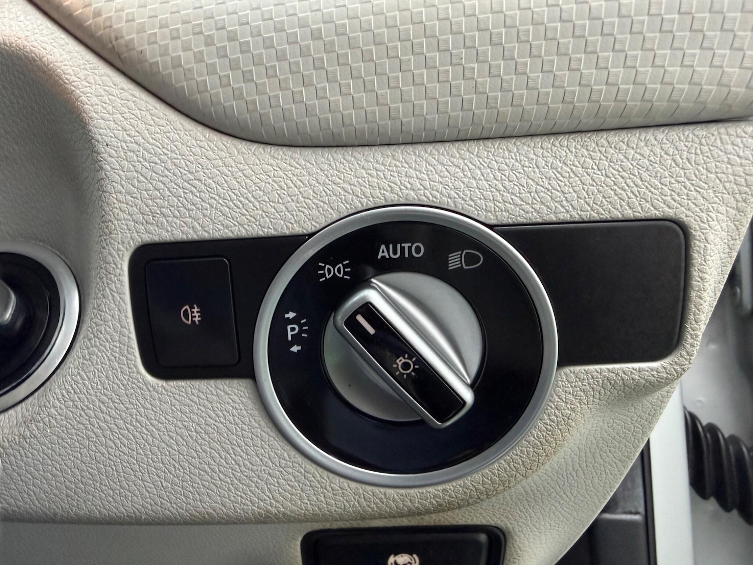 Used Mercedes-Benz A-Class 2014 for sale - 77305970: Photo 42