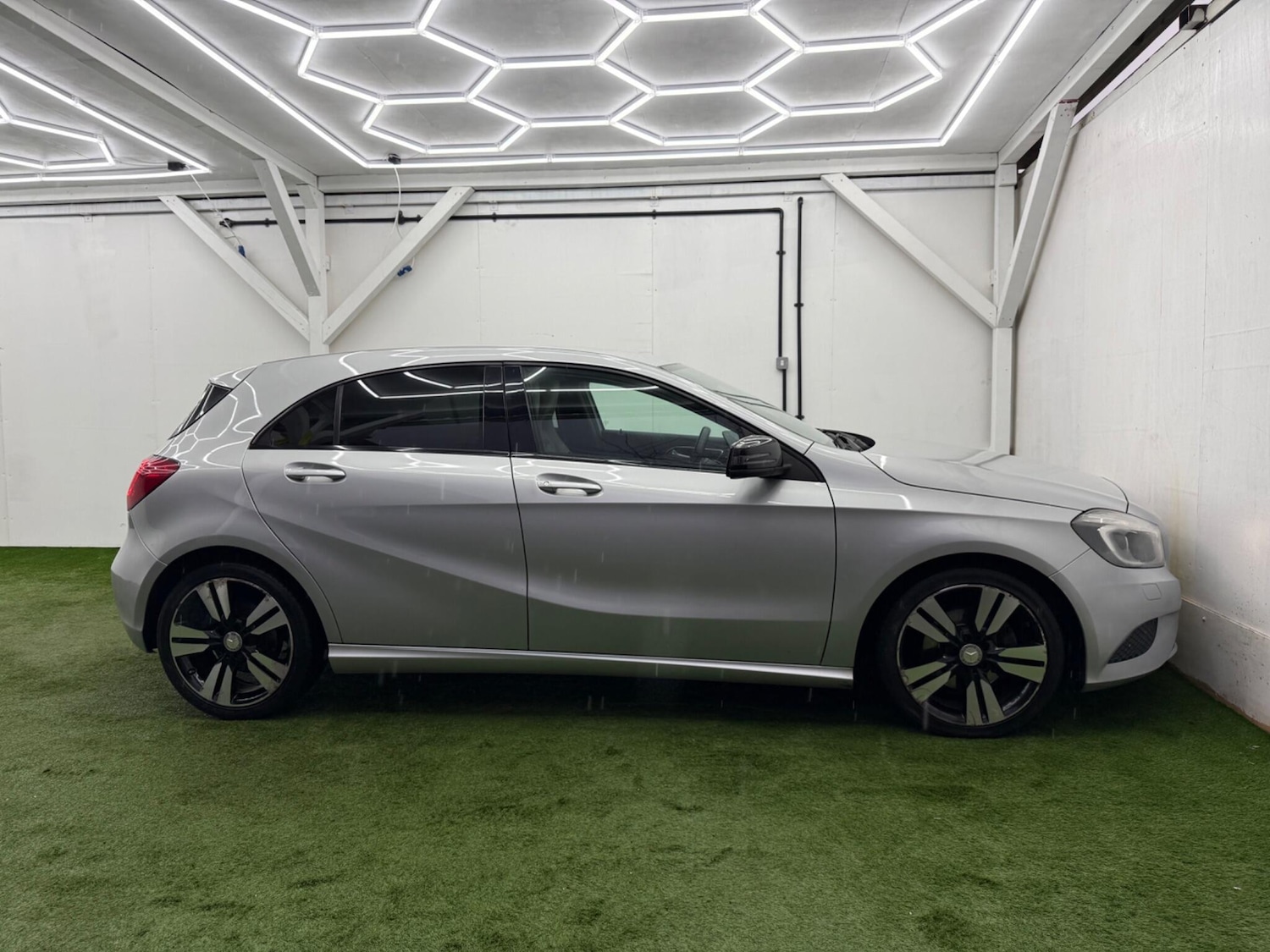 Used Mercedes-Benz A-Class 2014 for sale - 77305970: Photo 5