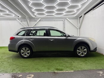 Used Subaru Outback 2010 for sale - 77215829: Photo
