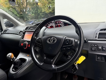 Used Toyota Verso 2016 for sale - 76238782: Photo 2