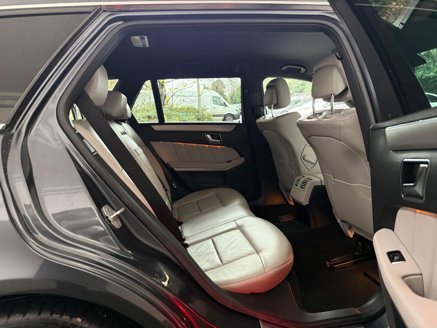 Used Mercedes-Benz E Class 2012 for sale - 76802232: Photo 17