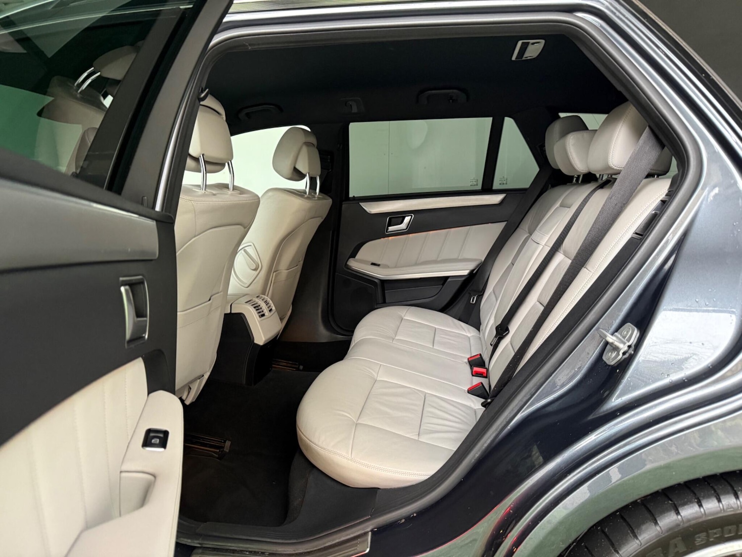 Used Mercedes-Benz E Class 2012 for sale - 76802232: Photo 21