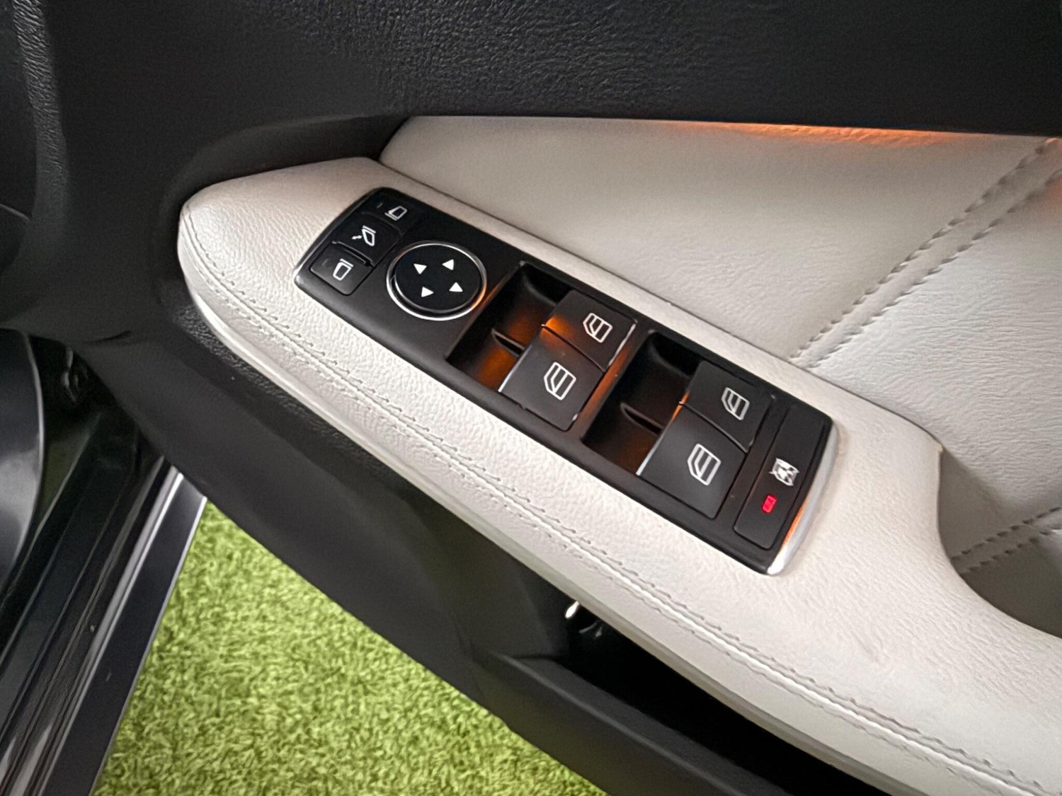 Used Mercedes-Benz E Class 2012 for sale - 76802232: Photo 39