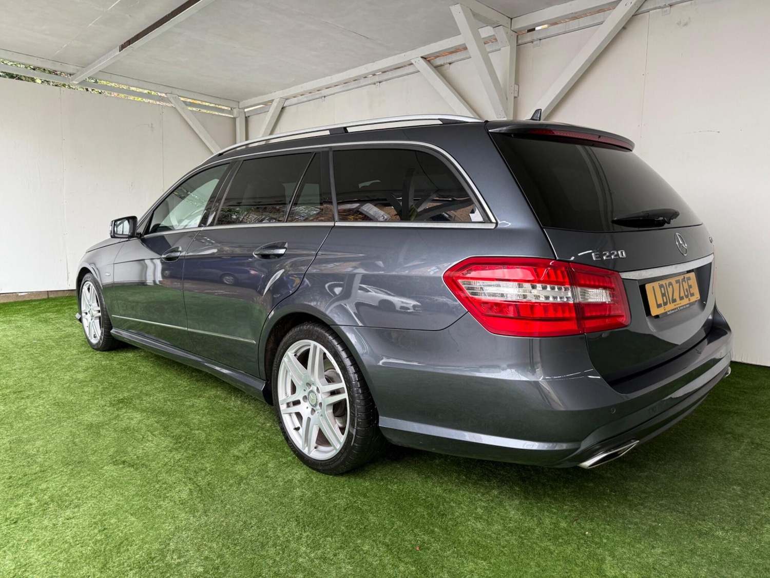 Used Mercedes-Benz E Class 2012 for sale - 76802232: Photo 9