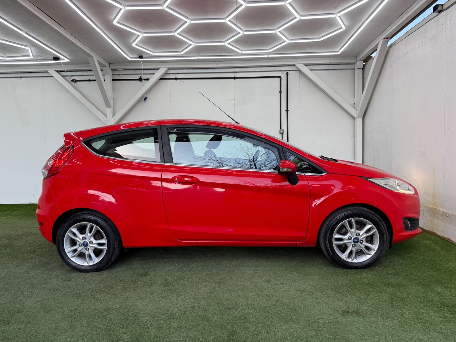Used Ford Fiesta for sale - 77925578: Photo 2